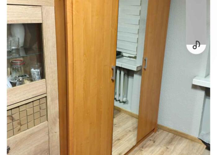 Grajewo ogłoszenia: Sprzedam dużą szafę z lustrem.
Środek szafy składa się z...